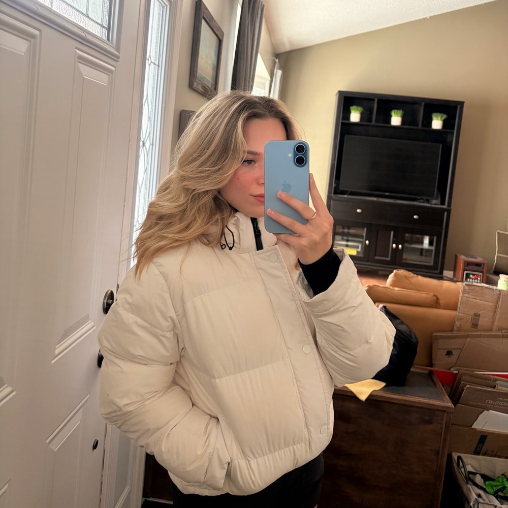 Aritzia Super Puff Shorty Jacket